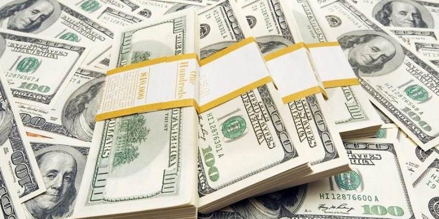الدولار يواصل التراجع ويسجل 49.90 جنيها